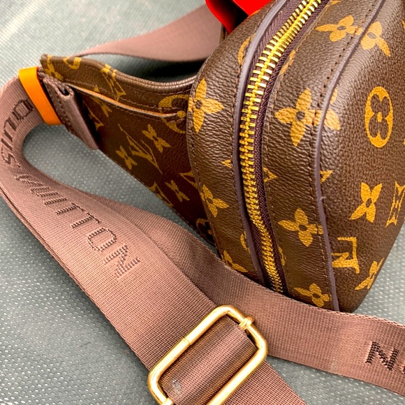 Louis Vuitton satchel very good condition, great for most events, very luxurious - Picture 1 of 6